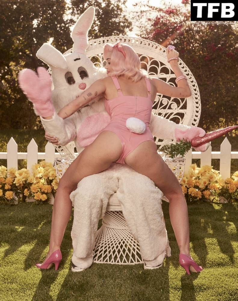Miley Cyrus Nude & Sexy 13 Vogue Magazine Outtakes - #15