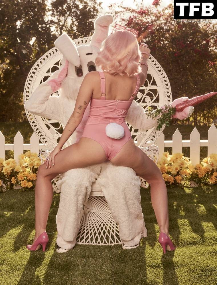 Miley Cyrus Nude & Sexy 13 Vogue Magazine Outtakes - #33