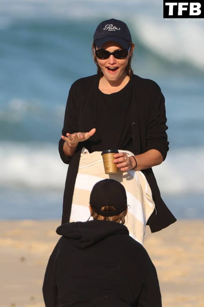 Lara Worthington & Phoebe Tonkin Enjoy a Day on the Beach in Sydney - #33