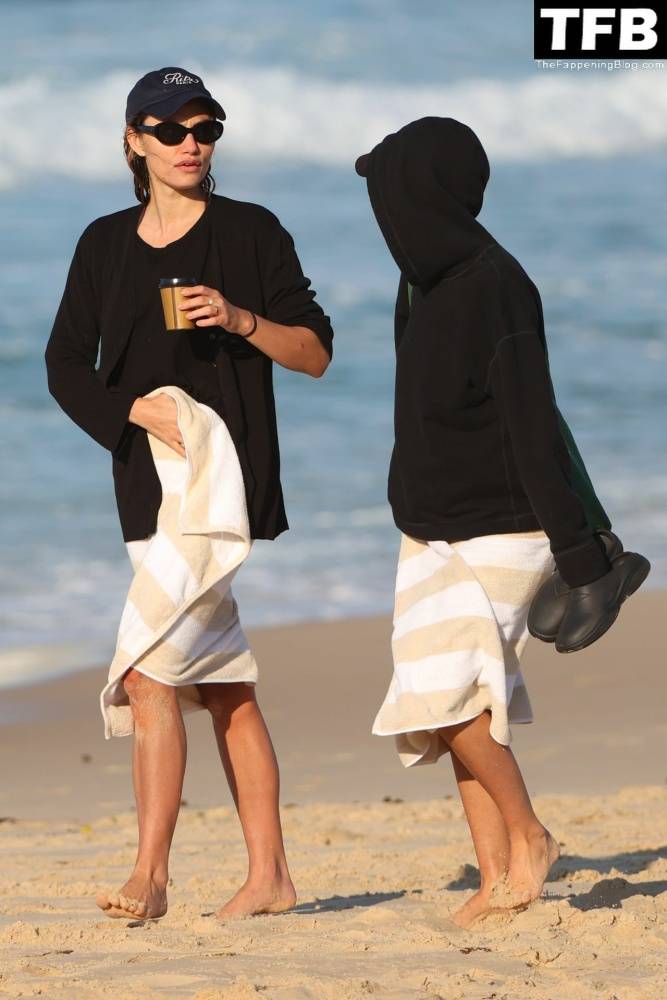 Lara Worthington & Phoebe Tonkin Enjoy a Day on the Beach in Sydney - #49