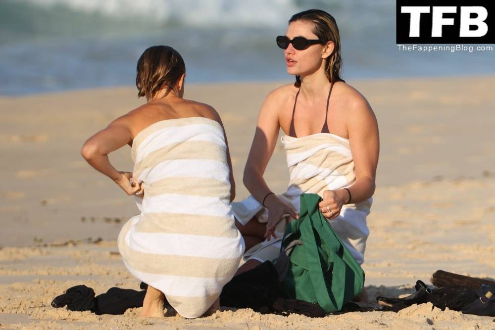Lara Worthington & Phoebe Tonkin Enjoy a Day on the Beach in Sydney - #6