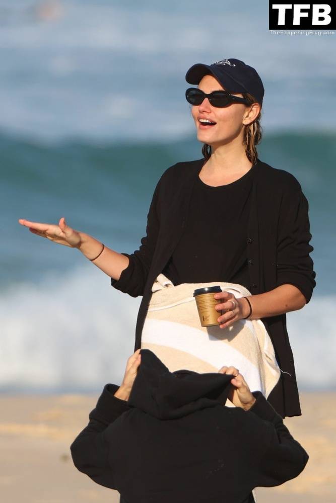 Lara Worthington & Phoebe Tonkin Enjoy a Day on the Beach in Sydney - #53