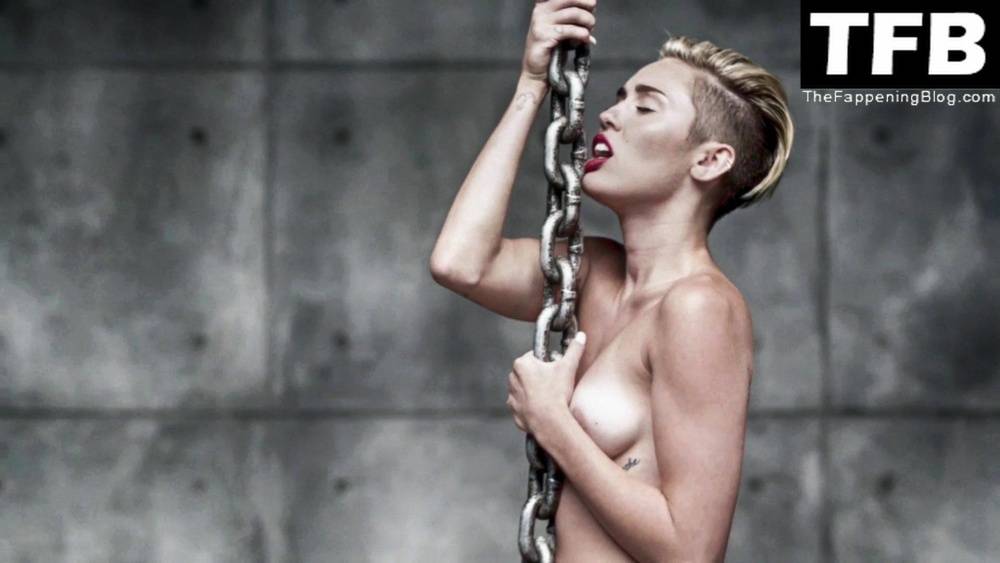Miley Cyrus Nude 13 Wrecking Ball (17 Pics + Video) - #7