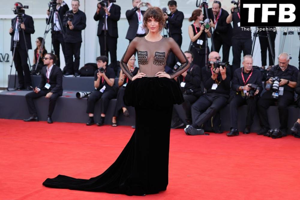 Greta Ferro Flashes Her Nude Tits at the 79th Venice International Film Festival - #25