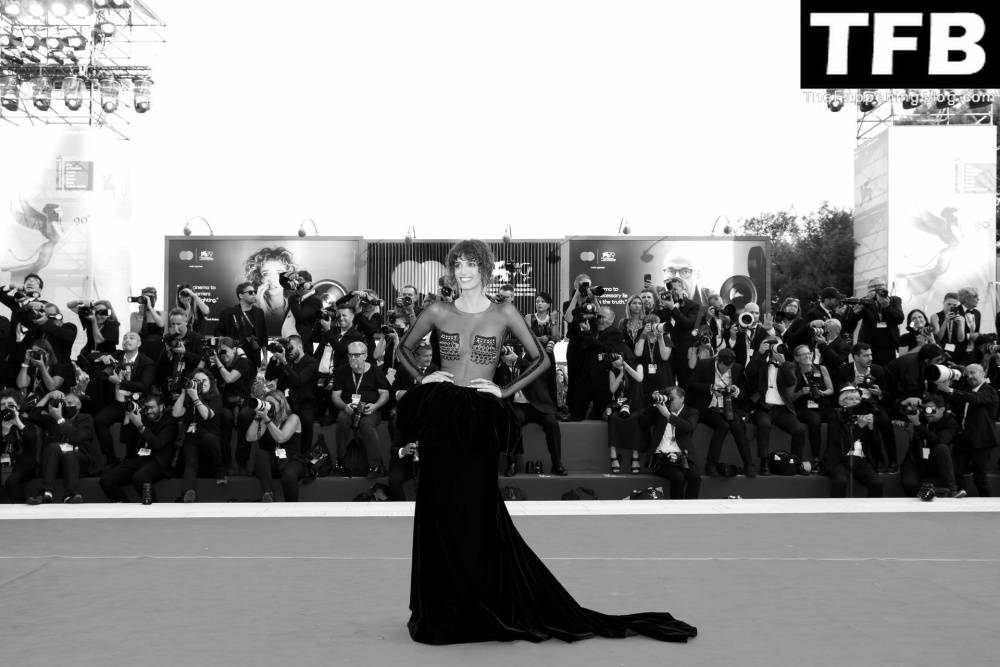 Greta Ferro Flashes Her Nude Tits at the 79th Venice International Film Festival - #54