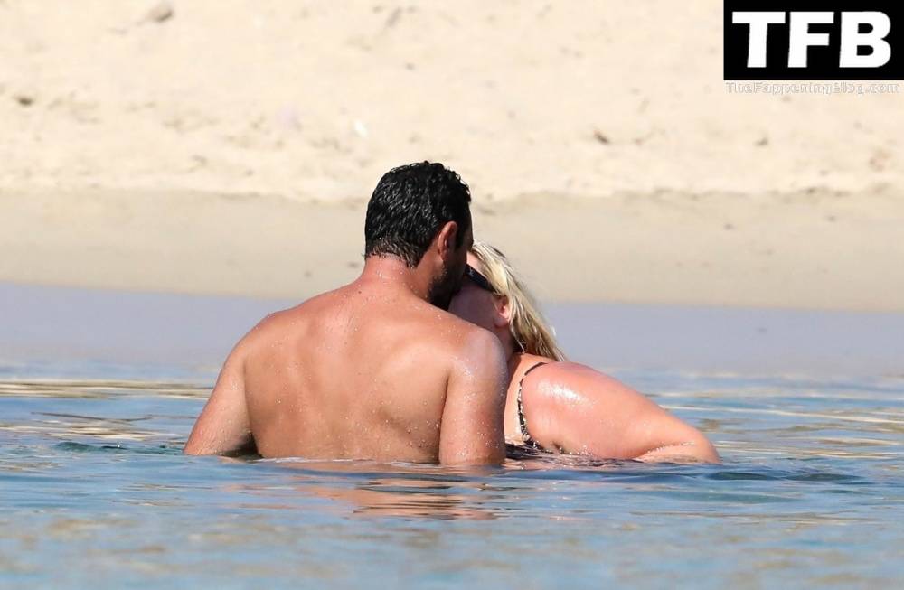 Gemma Collins Flashes Her Nude Boobs on the Greek Island of Mykonos - #19