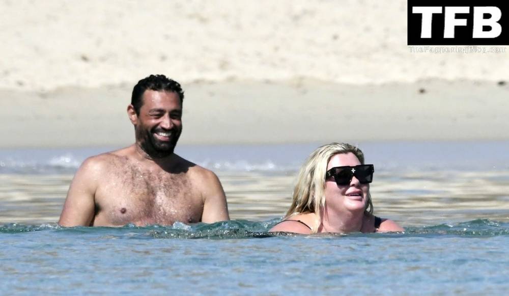 Gemma Collins Flashes Her Nude Boobs on the Greek Island of Mykonos - #9