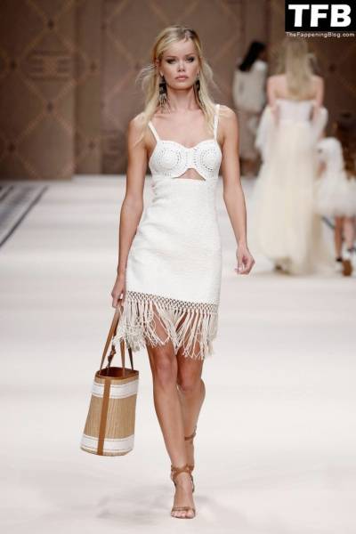 Frida Aasen Displays Her Nude Tits & Sexy Legs at Elisabetta Franchi 19s Fashion Show in Milan - Milan on modelclub.info