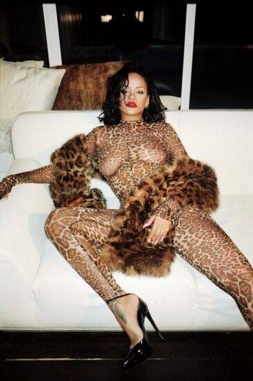 Rihanna Nude Modeling Photoshoot Set Leaked - influencersgonewild.com - Barbados
