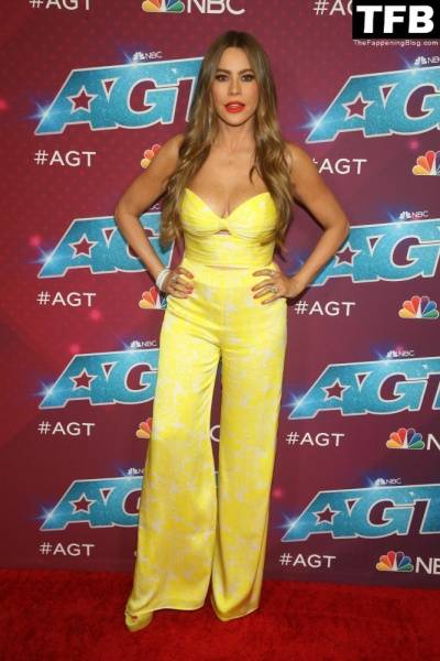 Sofi­a Vergara Flaunts Her Cleavage at the Red Carpet of the 1CAmerica 19s Got Talent 1D Season 17 Live Show on modelclub.info