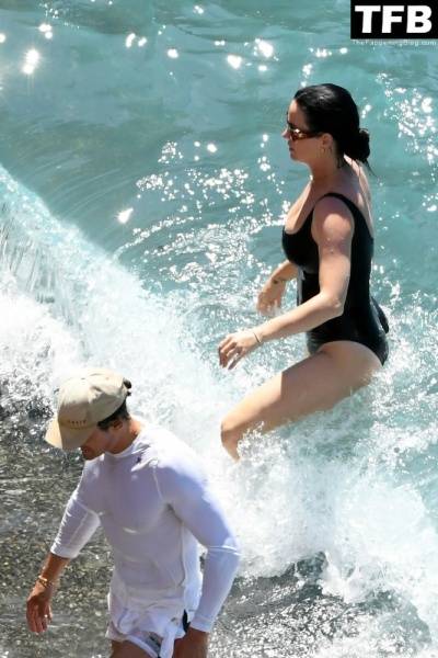 Katy Perry & Orlando Bloom Enjoy Their Summer Vacation on Positano