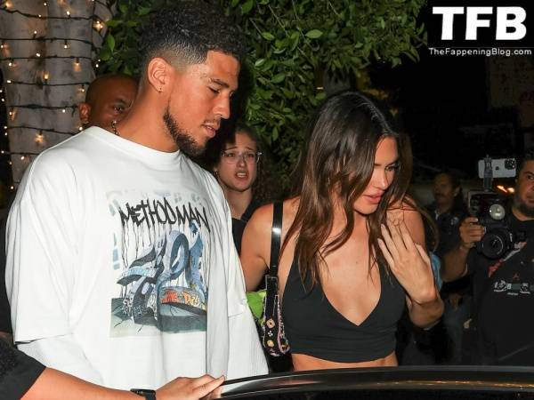 Kendall Jenner & Devin Booker Arrive at Catch Steak in WeHo on modelclub.info